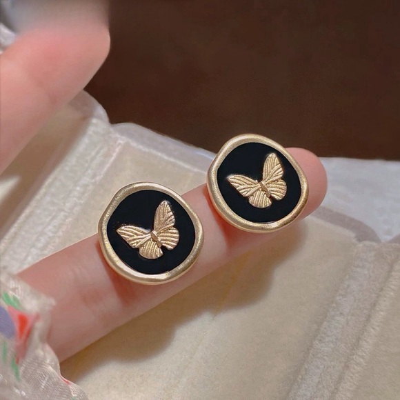 🎀 Bundle earrings, $10 for each, buy 2 get 1 more pairs for free - Picture 1 of 3